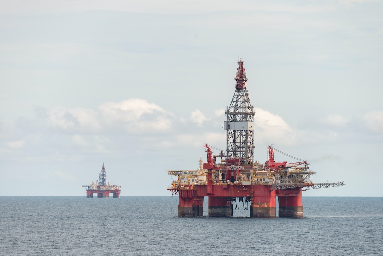 Onshore and offshore oilfield services